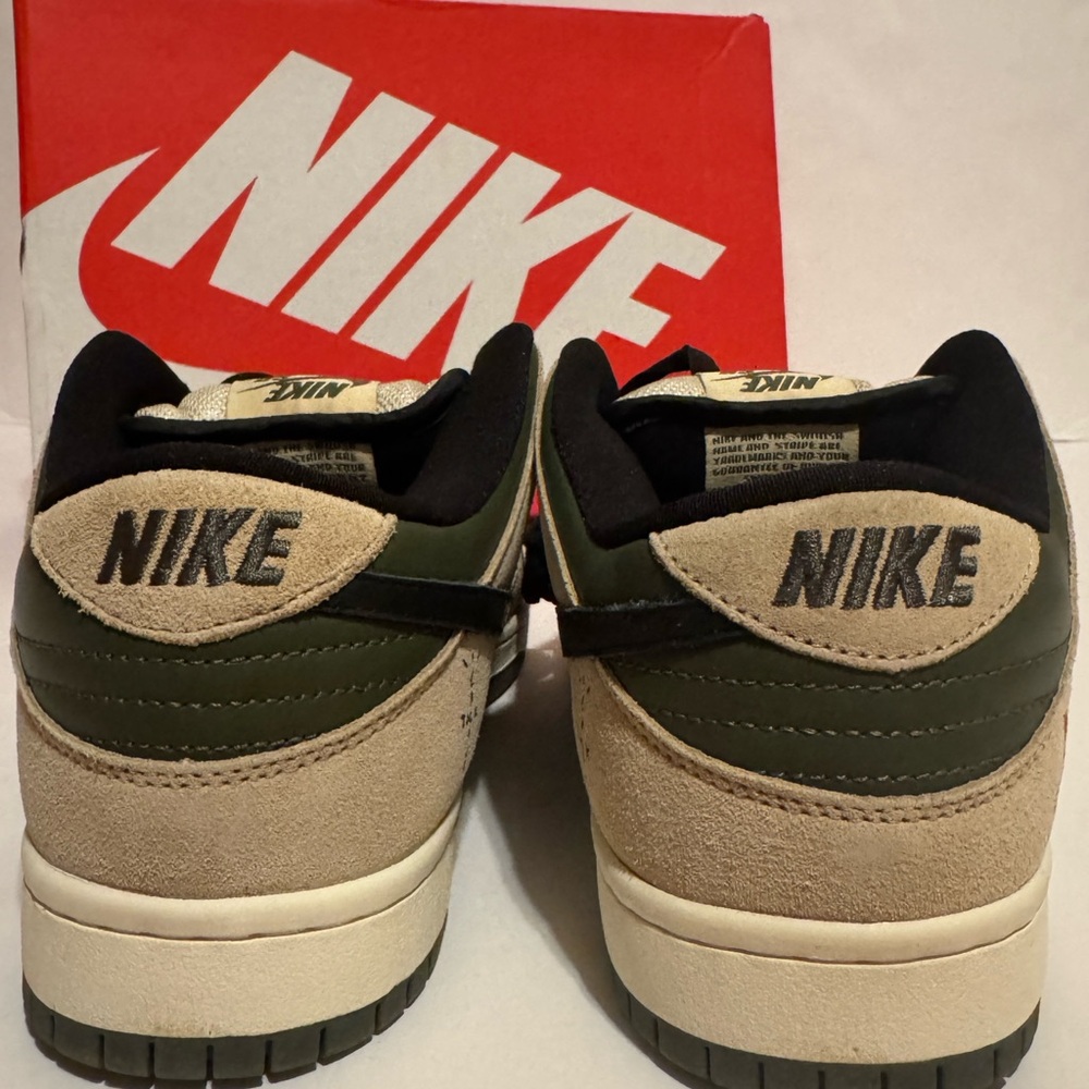 Nike SB Dunk Low Sneakers - Picture 4 of 11